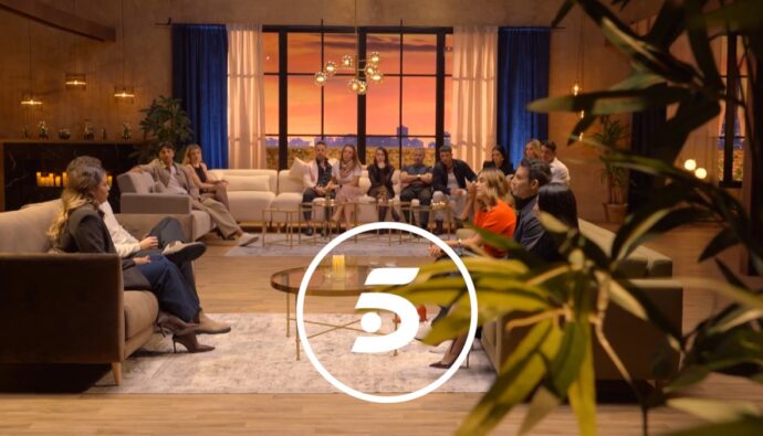 Imagen de 'Casados a primera vista' y el logo de Telecinco