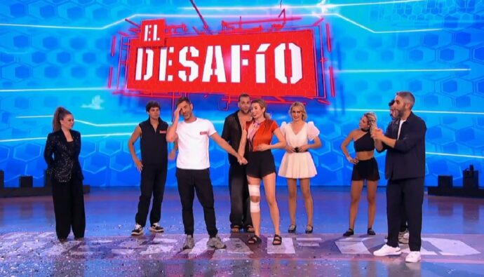 Roberto Leal con los concursantes de 'El Desafío'.