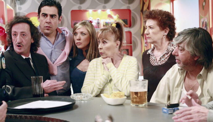 Gemma Cuervo junto al reparto de 'La que se avecina'.