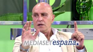 Kiko Matamoros en 'Sálvame' y el logo de Mediaset