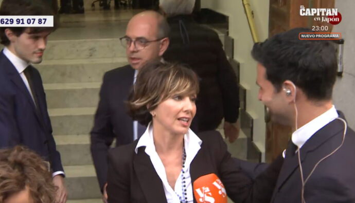 Sonsoles Ónega atiende a 'Y ahora Sonsoles'.