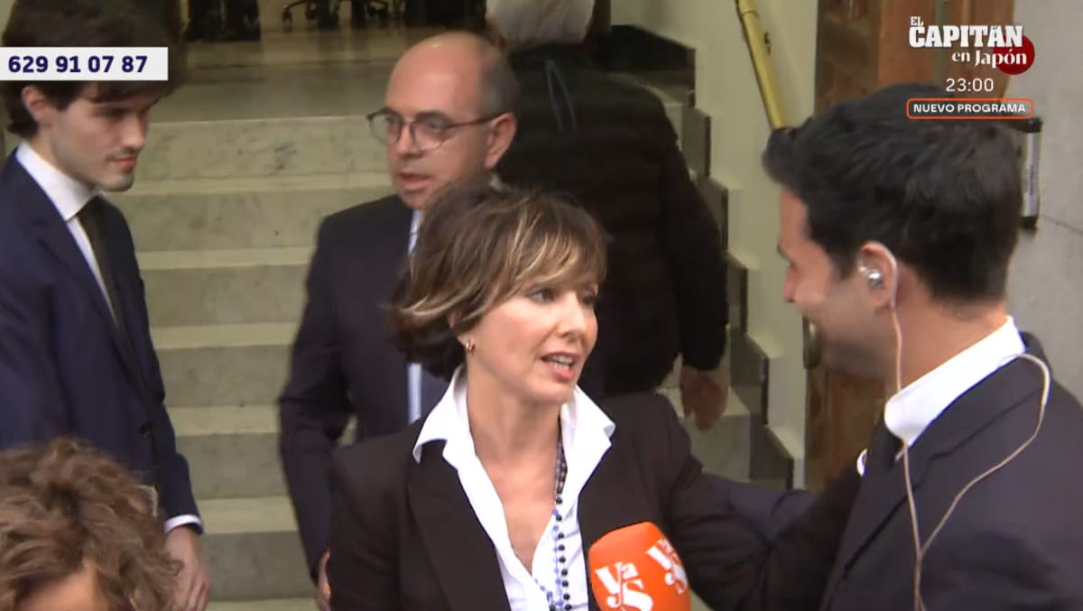 Sonsoles Ónega atiende a 'Y ahora Sonsoles'.