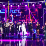 Los nueve concursantes de 'Tu cara me suena 13' y Manel Fuentes en el opening del estreno