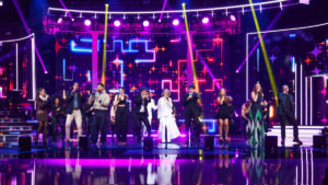 Los nueve concursantes de 'Tu cara me suena 13' y Manel Fuentes en el opening del estreno