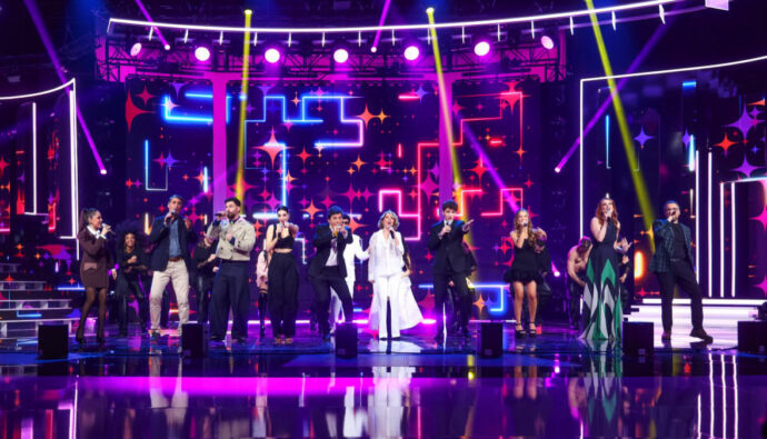 Los nueve concursantes de 'Tu cara me suena 13' y Manel Fuentes en el opening del estreno