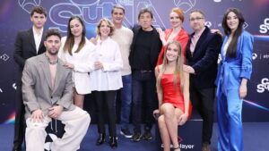 Manel Fuentes y los concursantes de 'Tu cara me suena 10'.