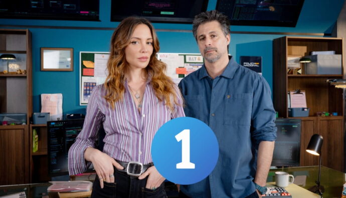 María Hervás y Hugo Silva, protagonistas de 'Rojo sobre blanco'.