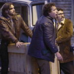 Gabriel Guevara, Raúl Arévalo y Vito Sanz en 'Por cien millones'.