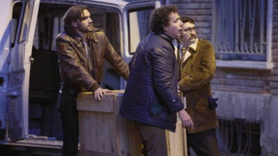 Gabriel Guevara, Raúl Arévalo y Vito Sanz en 'Por cien millones'.