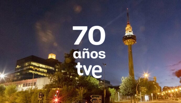 Imagen del Pirulí y Torrespaña con el logo del 70 aniversario de RTVE
