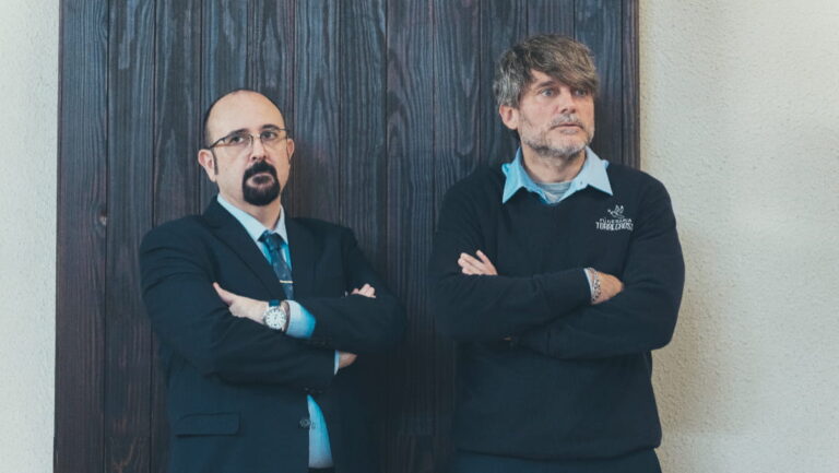 Carlos Areces y Salva Reina en la última temporada de 'Muertos S.L.'