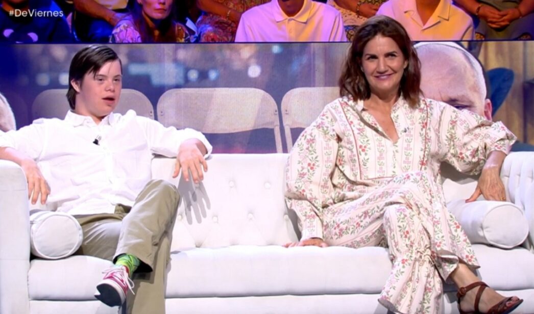 Samantha Vallejo y su hijo Roscón en '¡De viernes!'.