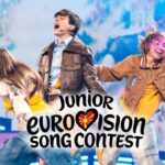 Gonzalo Pinillos y el logo de Eurovisión Junior 2026