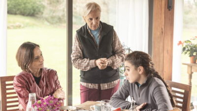 María Cerezuela, Natalia Millán y Elena Irureta en 'Romi'