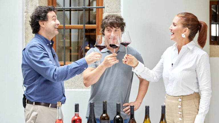 Los jueces de 'MasterChef' promocionando el vino del programa