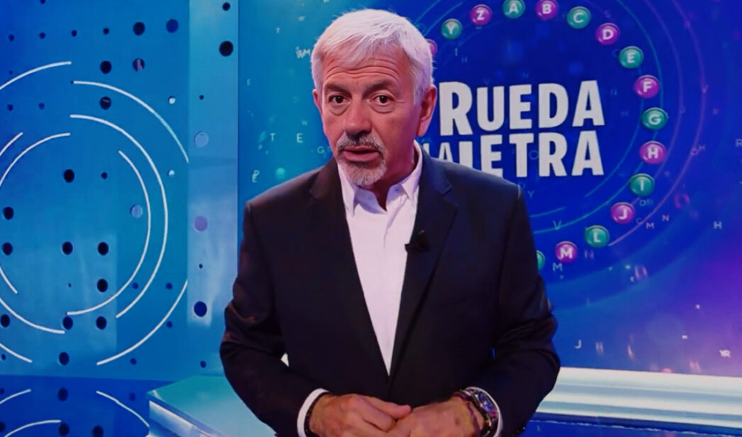 Carlos Sobera desde el plató de 'Rueda la Letra'
