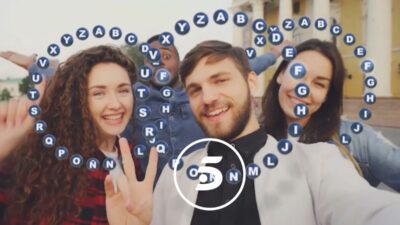 Promo de 'Rueda la letra' y el logo de Telecinco