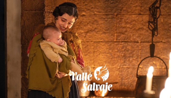 Luisa junto al hijo de Adriana en 'Valle Salvaje'