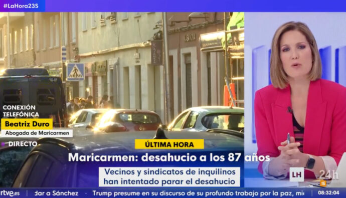 Silvia Intxaurrondo en la cobertura del desahucio de Maricarmen