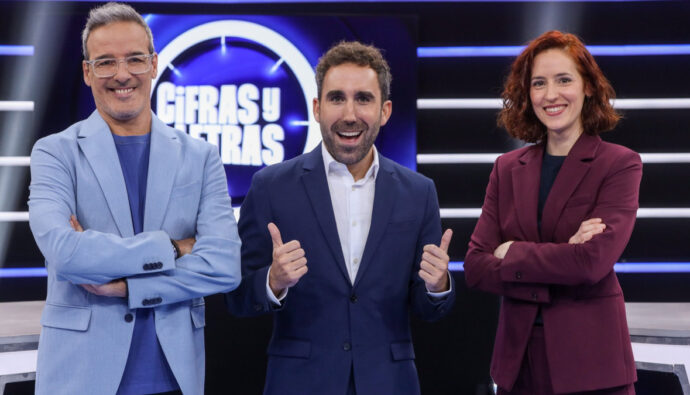 Aitor Albizua y los expertos de 'Cifras y Letras'