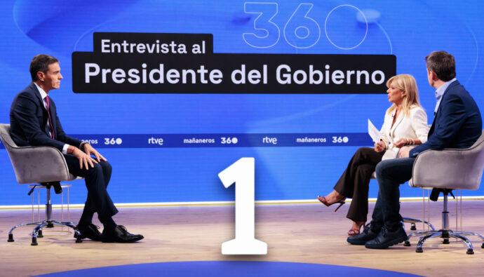 Jesús Cintora y Esther Palomera con Pedro Sánchez
