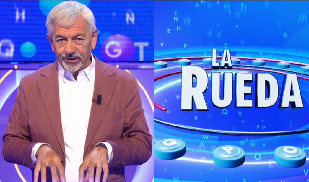 Carlos Sobera y el logo del Rosco de 'Rueda la Letra'