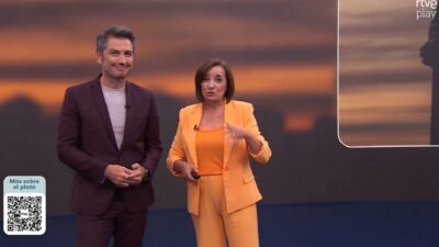 Carlos del Amor y Pepa Bueno en el cierre del Telediario 2.