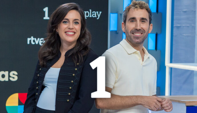 Aida Bao y Aitor Albizua, presentadores de 'Cosas Nuestras'