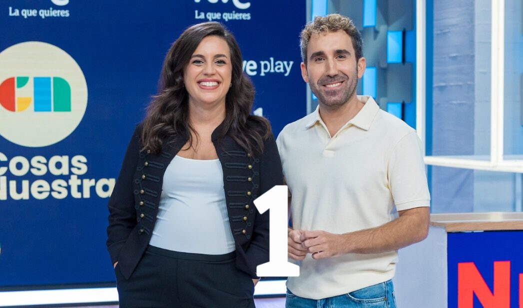 Aida Bao y Aitor Albizua, presentadores de 'Cosas nuestras'