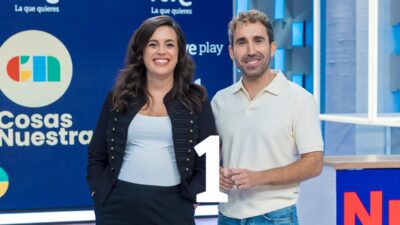 Aida Bao y Aitor Albizua, presentadores de 'Cosas nuestras'